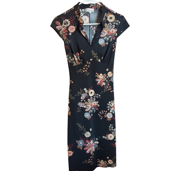 Soulmates Dresses & Skirts - Soulmates Black Floral V-Neck Cap Sleeve Midi Tie Back Dress Medium